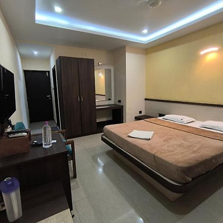 Hotel Pbs Grand Hospet Extérieur photo