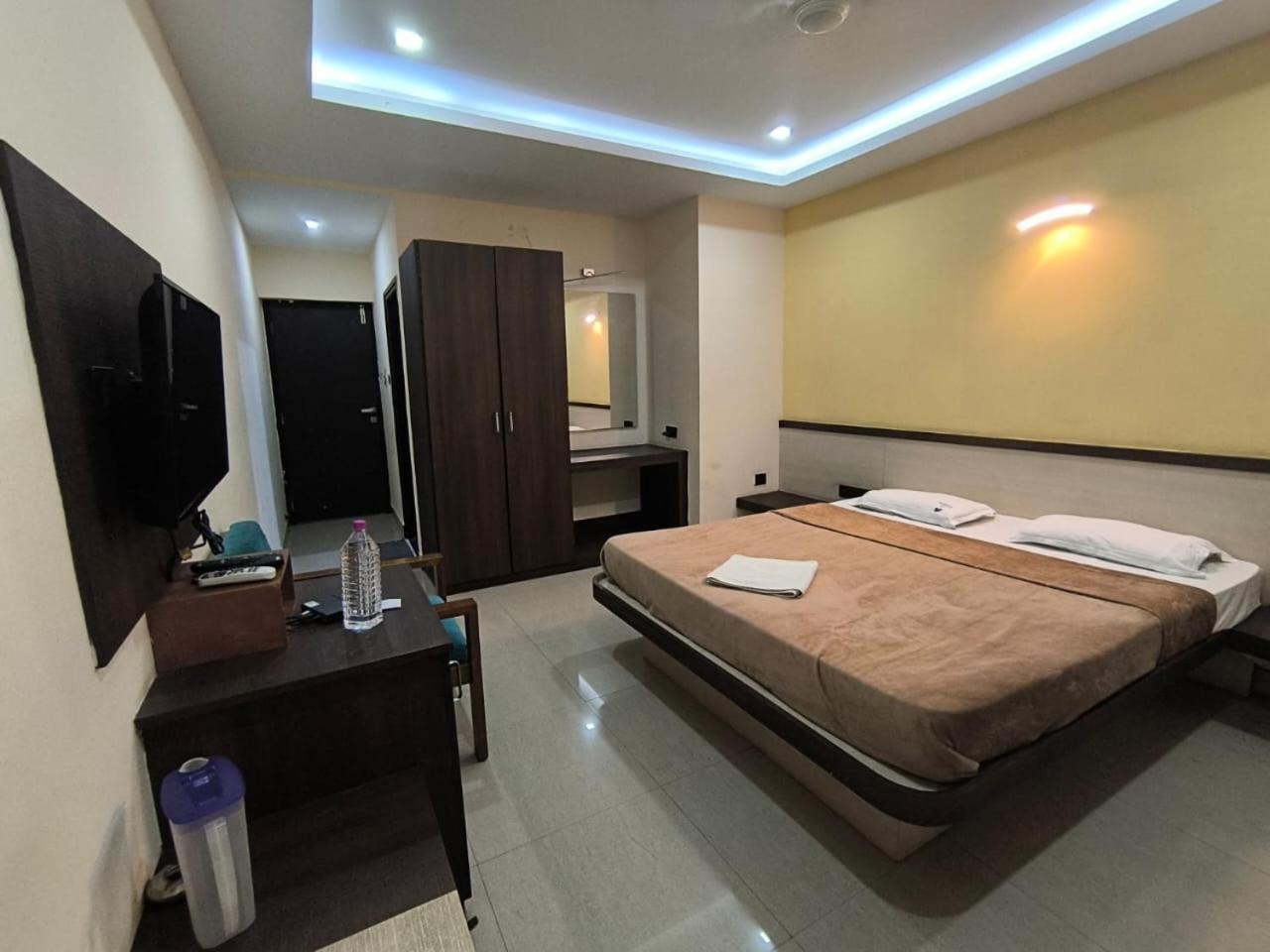 Hotel Pbs Grand Hospet Extérieur photo